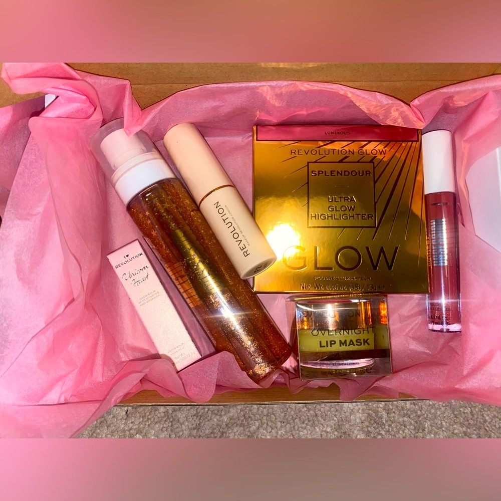 Brand New 6PCS Assorted Revolution Makeup
